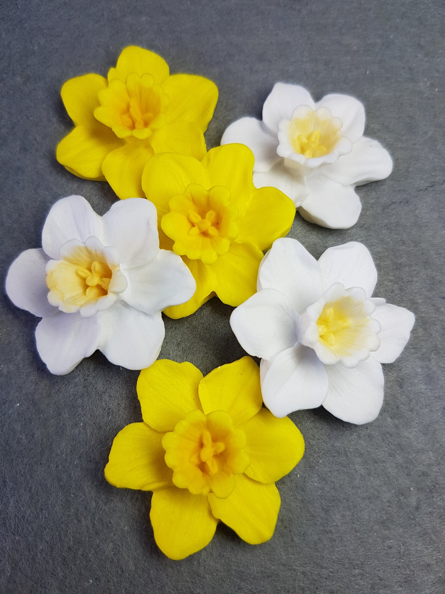 Daffodils 6pcs Edible Cake Decorations