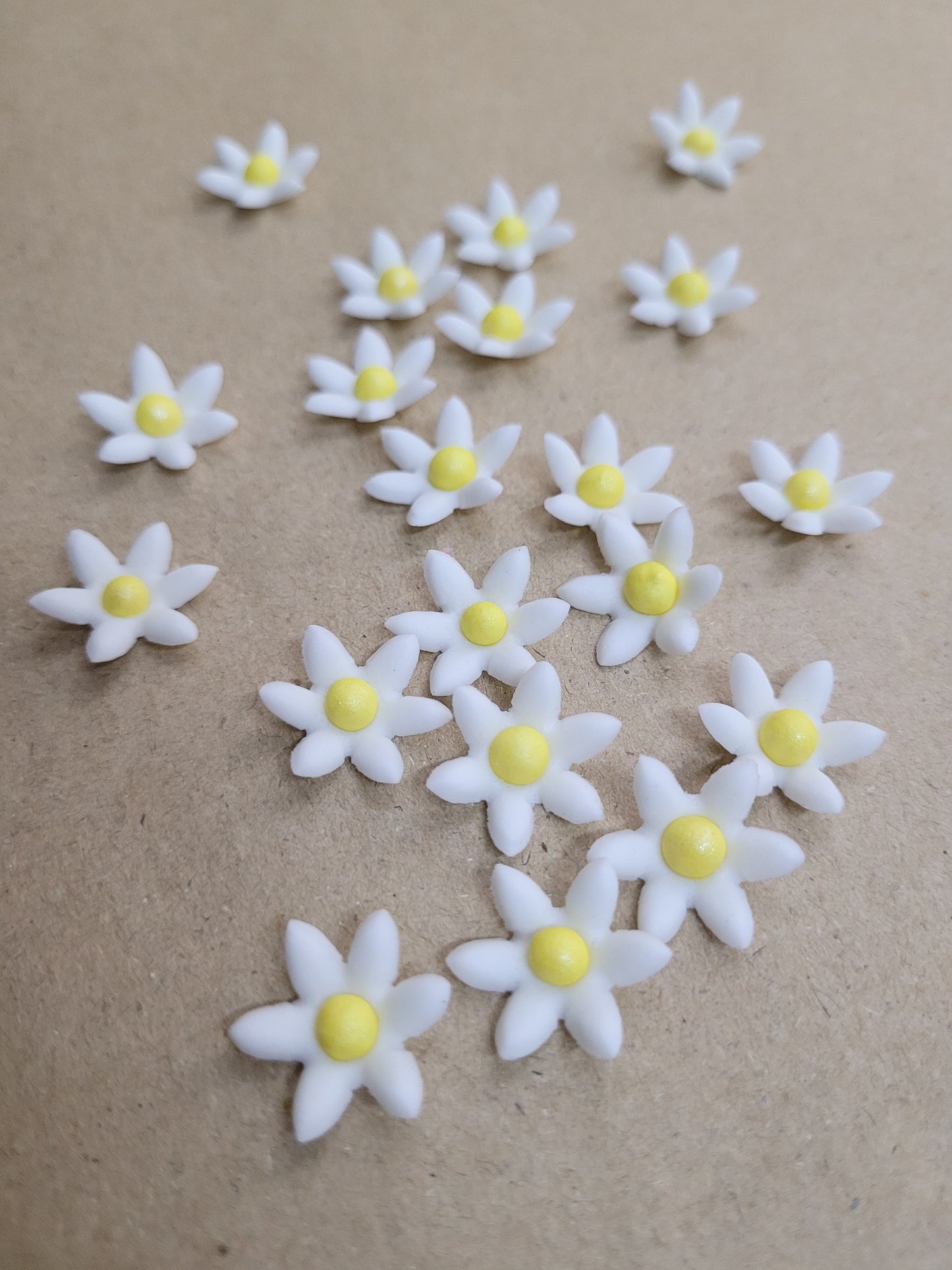 Mini White Flowers 20pcs Edible Cake Decorations