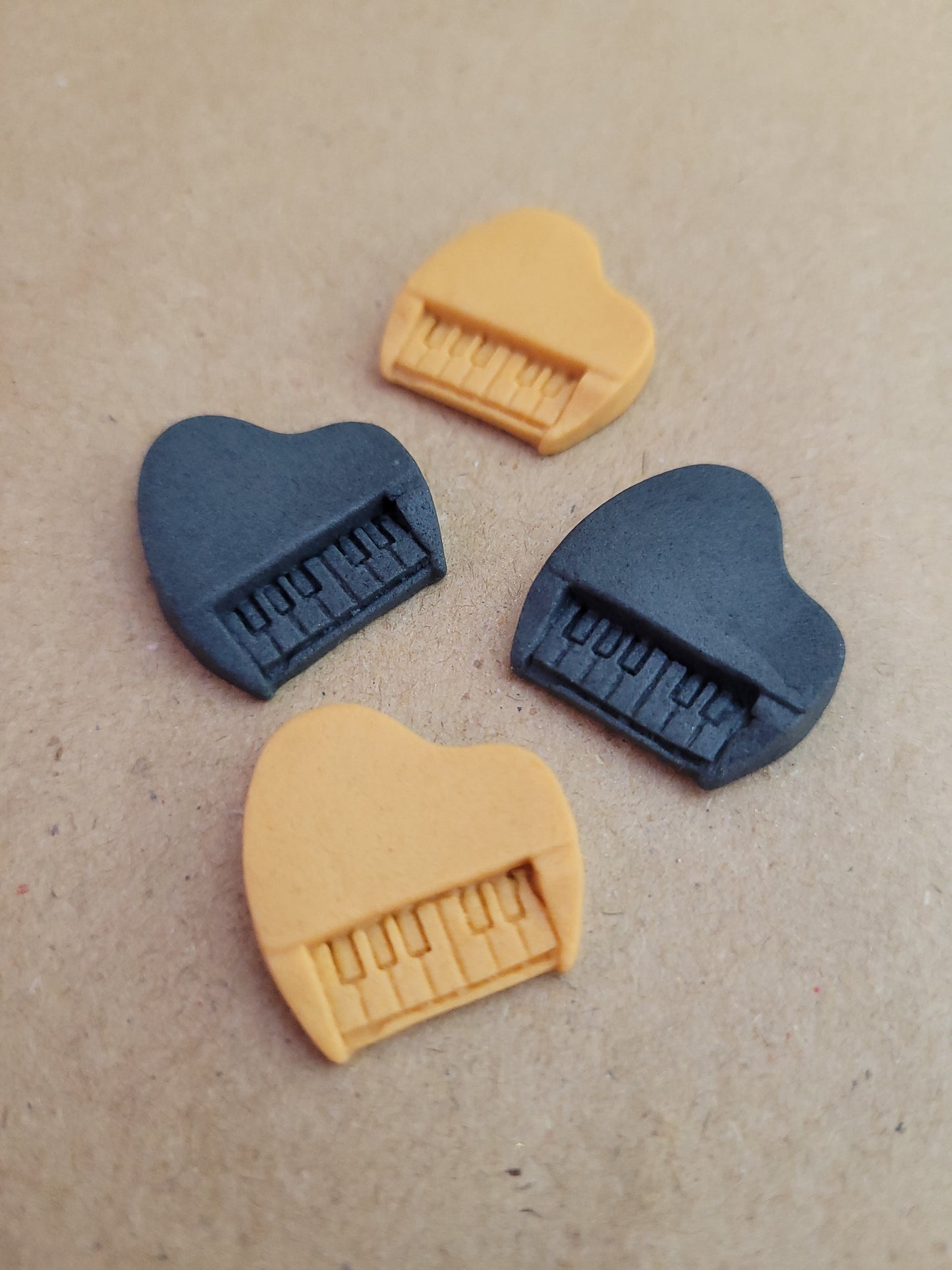 Piano Black & Gold 4pcs Edible Cake Decorations