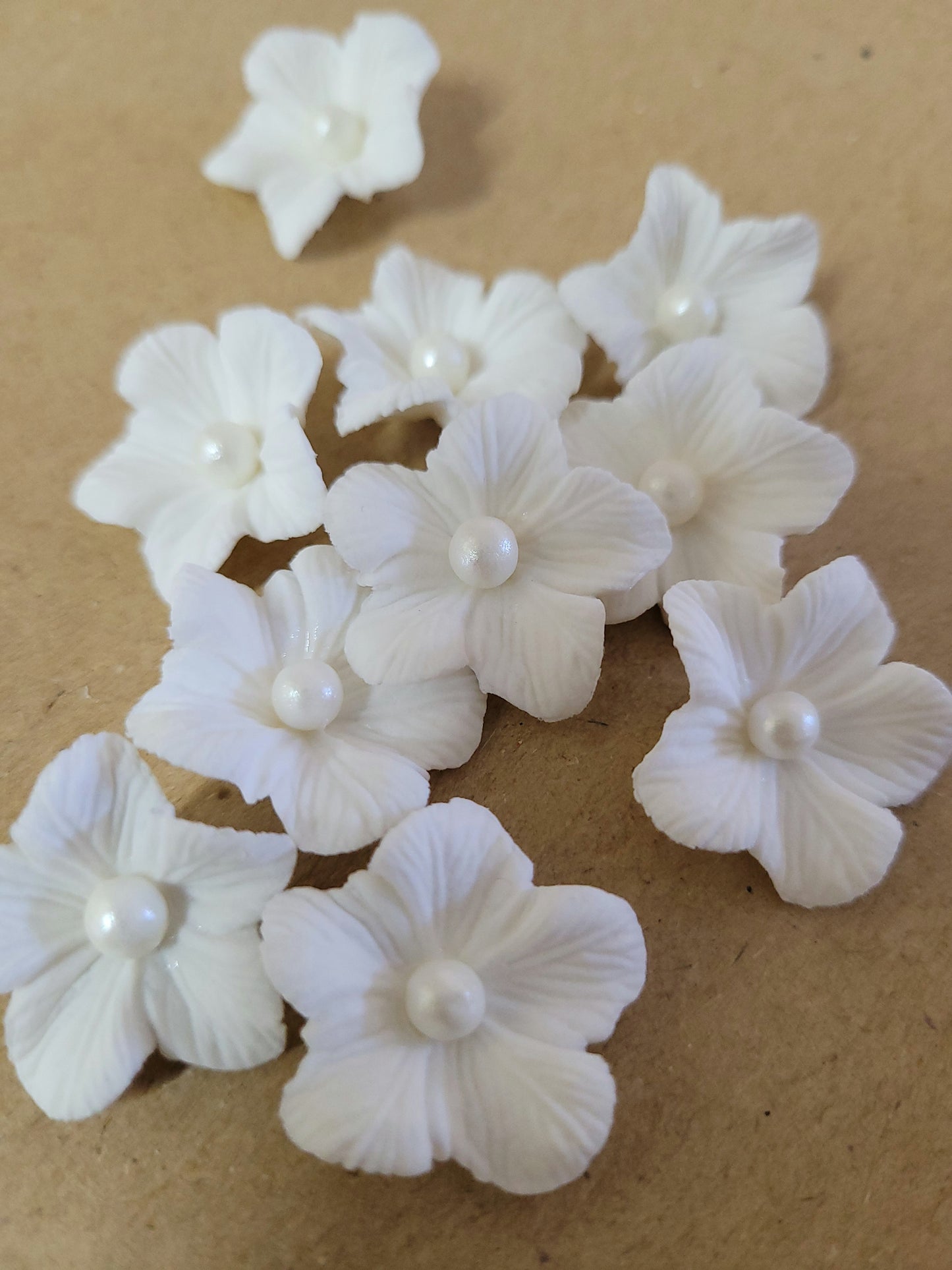 Vained Flower White 10pcs Edible Cake Decorations