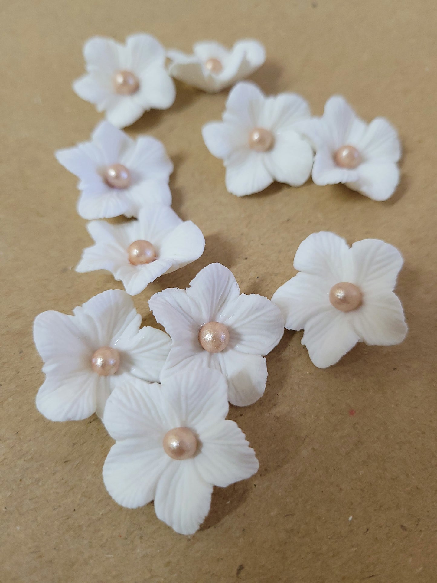 Vained Flower White - Champagne Pearl 10pcs Edible Cake Decorations