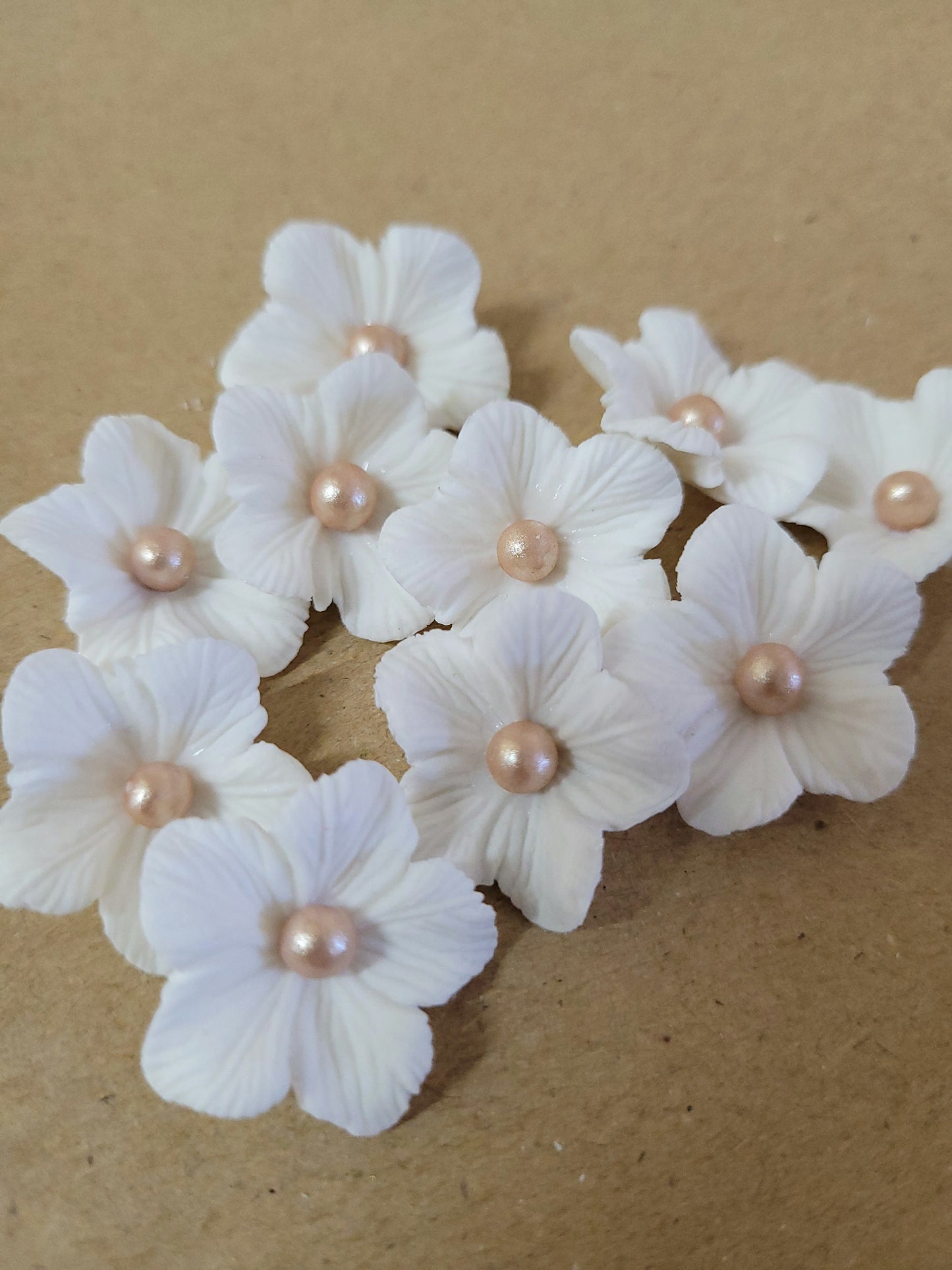 Vained Flower White - Champagne Pearl 10pcs Edible Cake Decorations