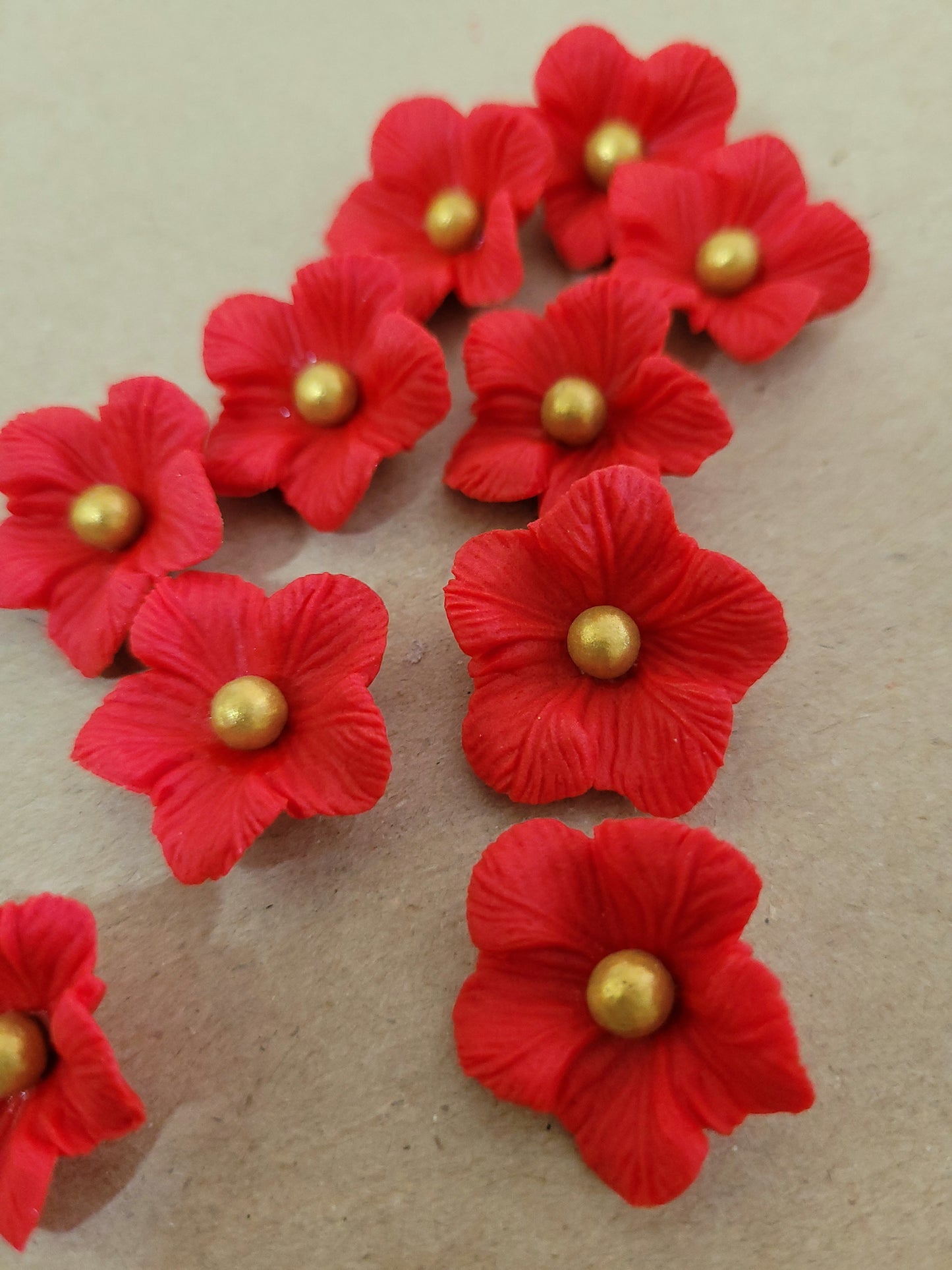 Vained Flower Red - Gold Pearl 10pcs Edible Cake Decorations