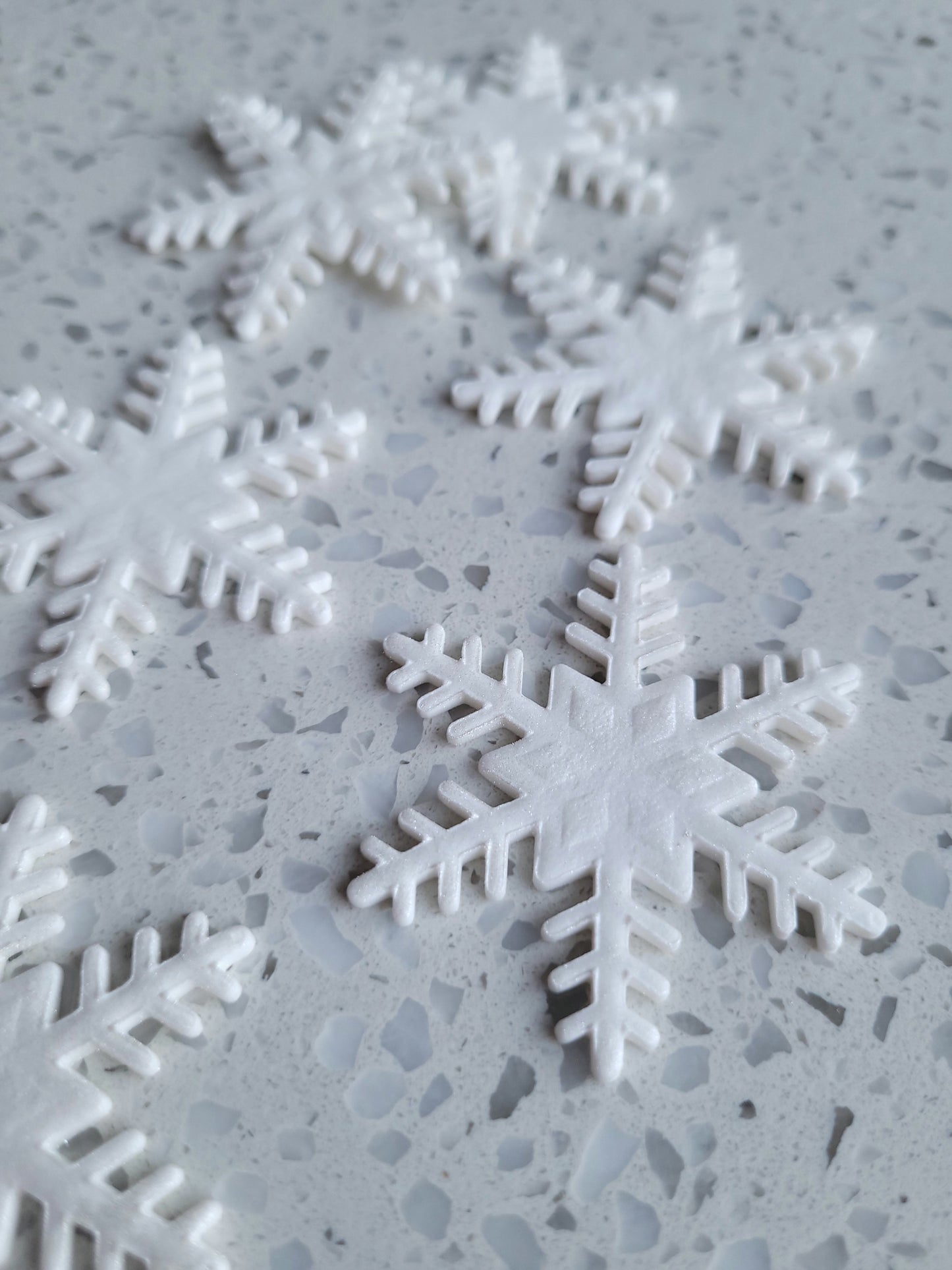 Christmas Shimmer White Snowflakes 6pcs Edible Cake Decorations