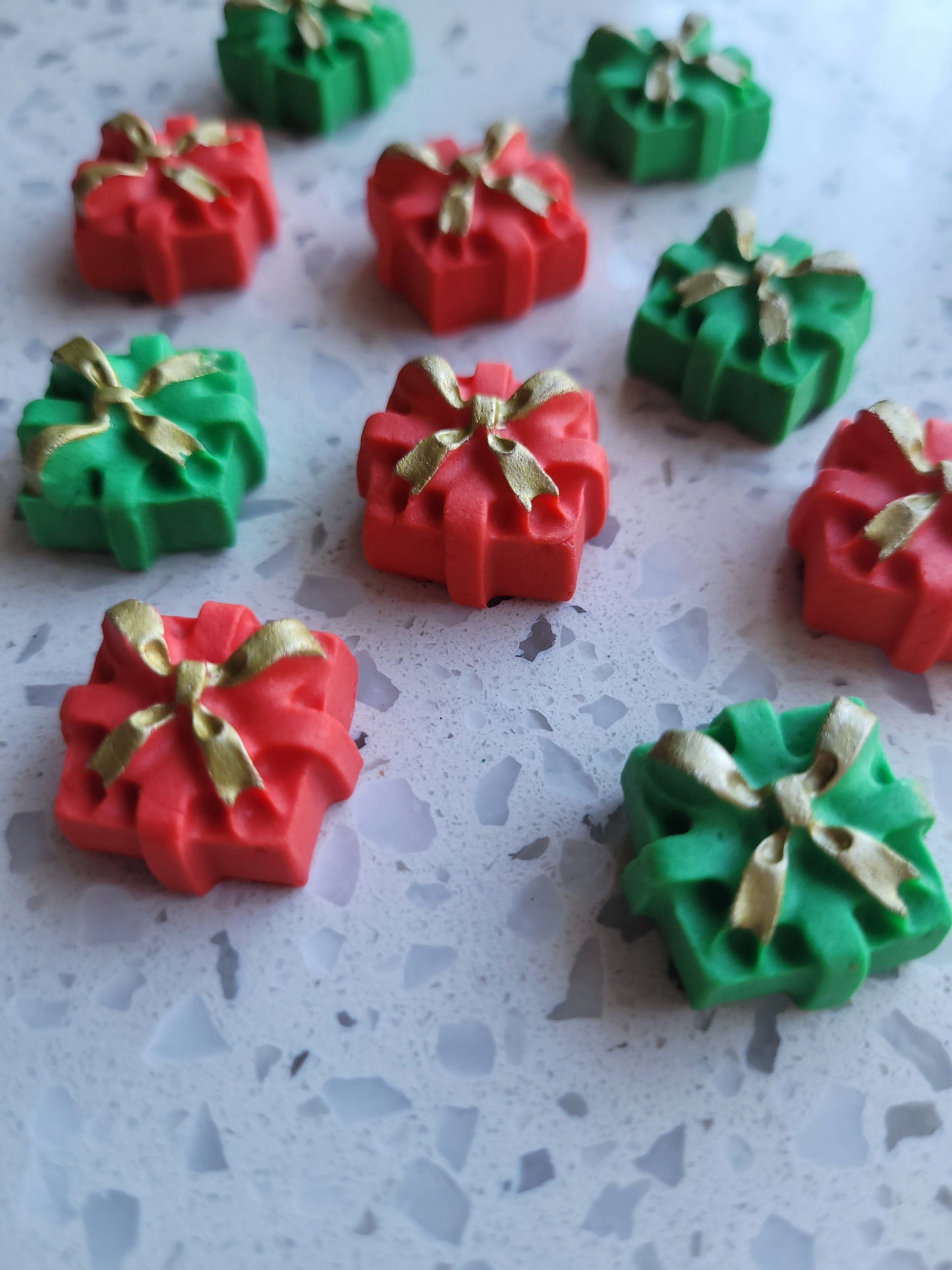 Christmas Gift Boxes Red & Green 10pcs Edible Cake Decorations