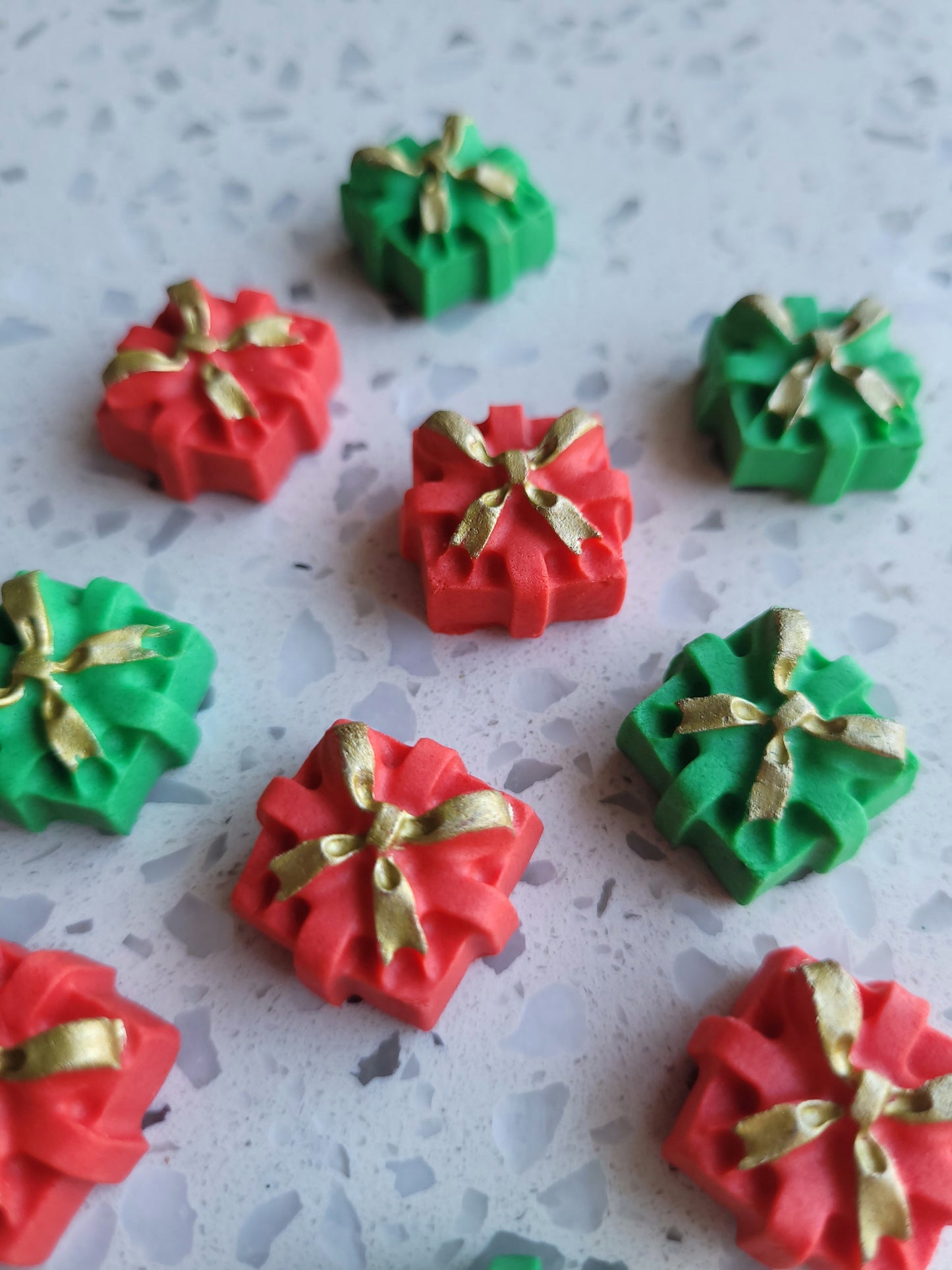 Christmas Gift Boxes Red & Green 10pcs Edible Cake Decorations